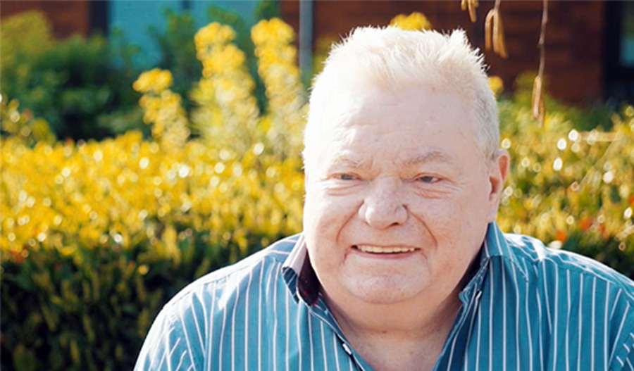 Stephen talar om hur han hanterade långvariga smärtor med ryggmärgsstimulering.